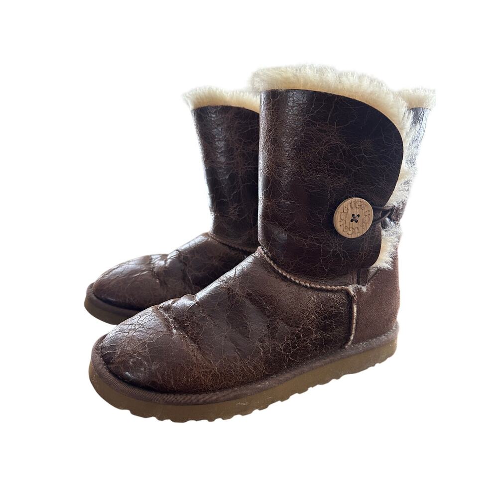 Ugg Distressed Bailey Button Bomber Boots Size 8 1872 Y2K 2000s Classic Cozy